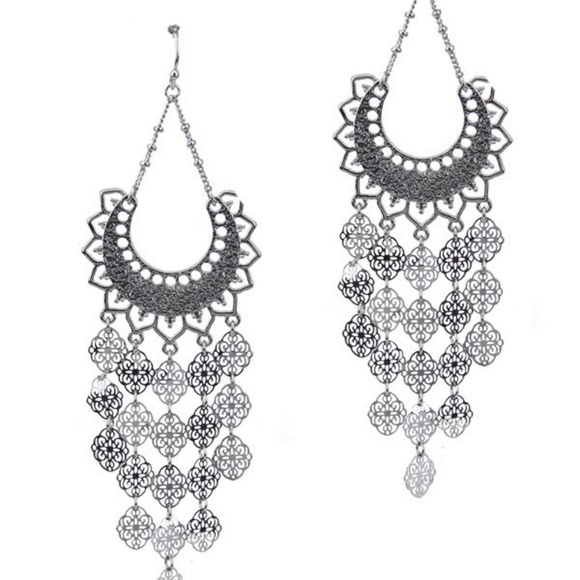 Filagree Chanlelier Earrings silver - Picture 2 of 3